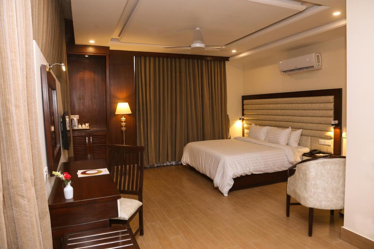 Hotel One Rahim Yar Khan Club Road エクステリア 写真